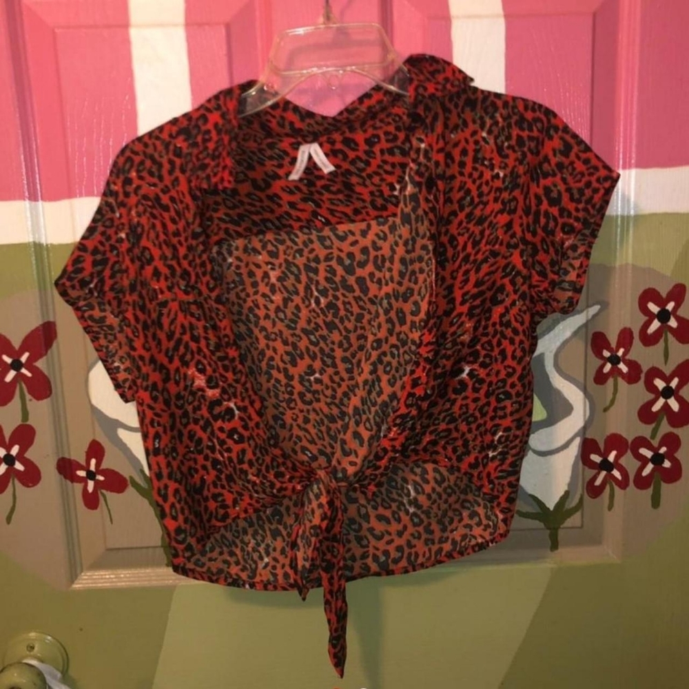 Red leopard print top